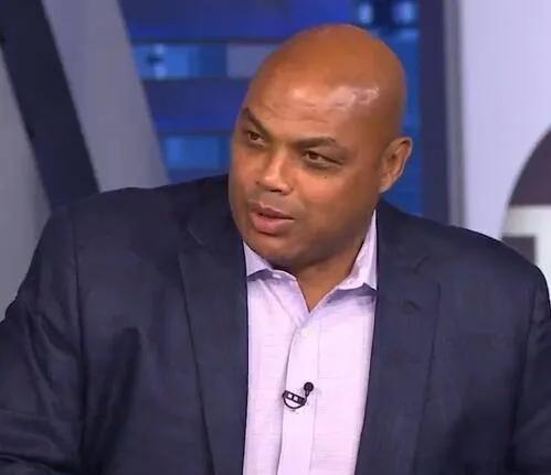 开拓者吃瓜群众,揭秘网络舆论场的风云变幻