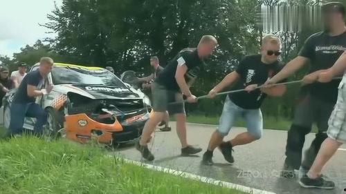 拉力事故吃瓜群众,吃瓜群众围观，揭秘惊心动魄一幕