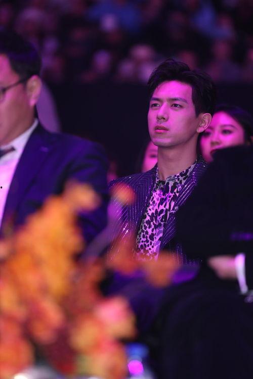 吃瓜群众李兰迪图片,萌态十足引网友热议