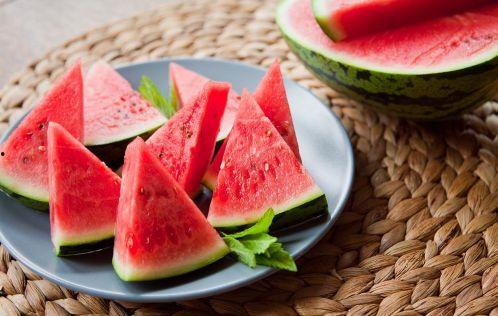 吃瓜群众搬好板凳,围观这场精彩大戏！